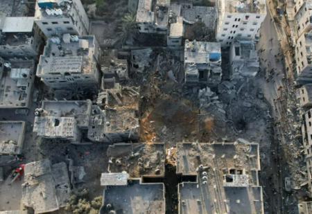عشرات الشهداء بقصف طائرات الاحتلال لمربع سكني في مخيم المغازي